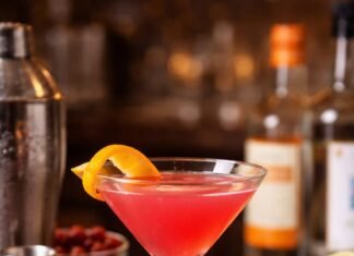 8 Classic Cocktails Every Man Should Know How to Make at
Home