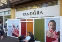 Downtown Disney Pandora Jewelry Store Closed Temporarily