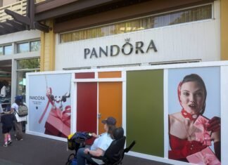 Downtown Disney Pandora Jewelry Store Closed Temporarily
