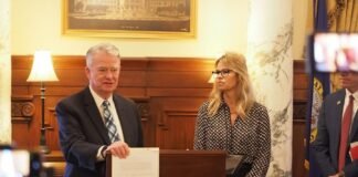 ‘The genie’s out of the bottle’: Little signs AI education bill