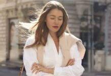 If a Chic Parisian Woman Isn’t Wearing Jeans or Skirts, It’s This Pants Trend With Heels and Flats