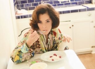Parker Posey Embraced Humor and Feminism For Her 2026 SAG Actor Awards Fashion