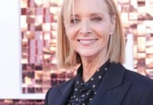 Lisa Kudrow watches Friends all alone at home