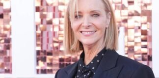 Lisa Kudrow watches Friends all alone at home