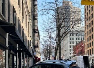 SUV crashs into Upper West Side jewelry store; driver hospitalized