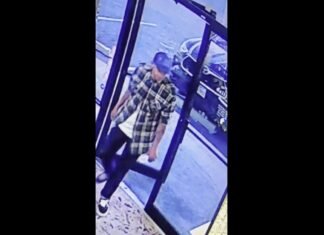 VIDEO: Man caught stealing jewelry from North Austin small business twice