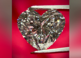 Woman says buyer tried to steal $27k diamond in meetup at Mass. mall