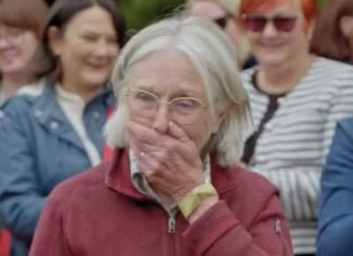 Antiques Roadshow guest breaks down in tears after ‘almighty shock’ as grandmother’s ‘stunning’ jewellery collection gets life-changing valuation