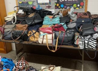 Donate a purse: Handbags With Hope builds toiletry bags for women in need