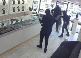 Smash-and-grab robbers ransack NJ jewelry store, swipe $1 million in goods