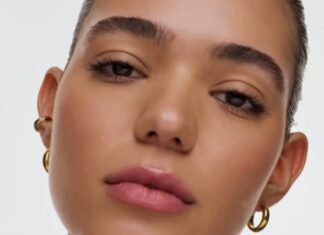 Gift These Customizable Jewelry Pieces for Mother’s Day & You’ll Earn Major Brownie Points