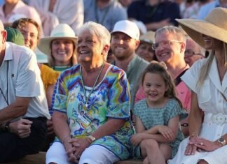Rory McIlroy’s mom brought the perfect item to Masters champ’s Green Jacket ceremony