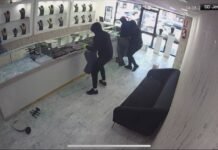 Daylight jewelry store heist caught on video in New Jersey