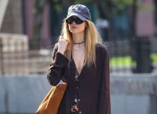 JLaw Just Styled The Row’s Viral Flip Flops With the Anti-Jeans Trend I Never Expected Her to Wear