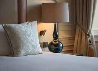 Bespoke meets hybrid: strategic lighting for guestrooms (pt.4)