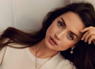 Louis Vuitton House Ambassadors Ana de Armas and Ouyang Nana Present Expanded Color Blossom Jewelry Line