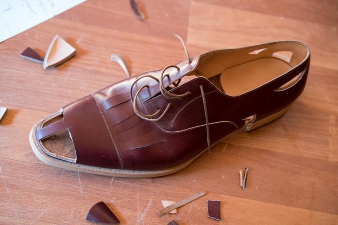 The picture - Carved up fitting shoes