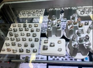 Major jewelry chain shuttering 100 stores and ending 2 of its brands for good
