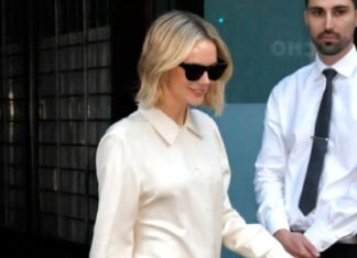 *Not* Jeans and Trainers—This Stylish Combination Is Much More Chic And Just as Comfortable