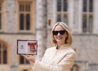 Carey Mulligan Just Introduced King Charles to Barrel-Leg Trousers