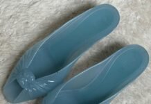 This Divisive ’90s Shoe Is the One Trend Millennials and Gen Z Can Agree On