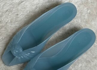This Divisive ’90s Shoe Is the One Trend Millennials and Gen Z Can Agree On