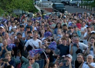 Huntsville watches successful Artemis II splashdown