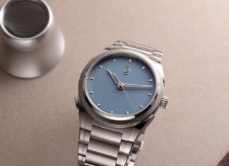 Parmigiani Fleurier Tonda PF Chronographe Mystérieux
redefines the chronograph display