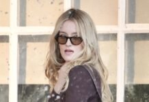 Sarah Pidgeon Is in Full ’90s Minimalism Mode in This CBK-Approved Spring Dress Trend