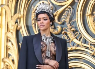 Sparkle in Motion: The Timeless Elegance of Diamond Tassels