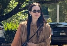 I’m Sold: Jeans Look Chicest With This Pretty Blouse Trend This Spring