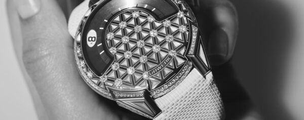 Introducing – The New Urwerk UR-101 Diamond Sky
Edition