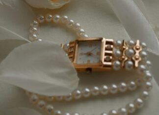 Vintage watches for women offer a timeless and classic appeal: 8 picks to add an old world charm to your wrist