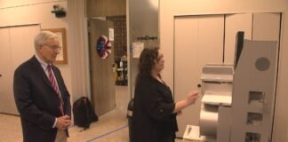 Secretary of State watches ballot counter testing in Lincoln County