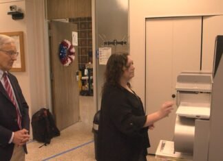 Secretary of State watches ballot counter testing in Lincoln County