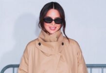 Jeans and a T-Shirt Look Chicest When Worn With This Emerging Jacket Trend