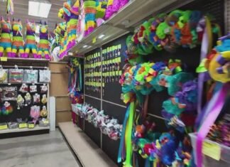 Wreaths, outfits, jewelry & more at Amols’