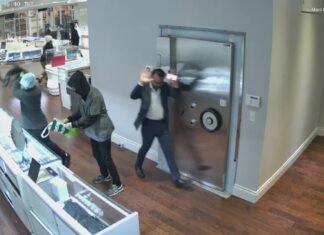 Round Rock jewelry store robbery caught on camera