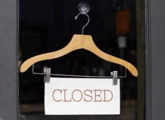 Huge jewelry retailer closing 100 stores, folding two brands