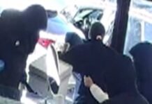 Video captures jewelry store robbery in New Jersey