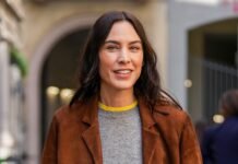 The Highly Specific Way to Wear a T-Shirt in 2026 If You Want to Look Cool