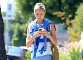 The Coolest Londoners Will Live in This Easy Skirt and Shoe Pairing All Spring