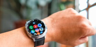 Samsung Galaxy Watches Finally Have A Feature That Apple Has Had For A While