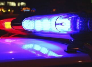 Police looking for masked men who allegedly robbed CT jewelry store with hammers