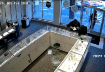Video shows Wethersfield smash-and-grab robbery Kay Jewelers store