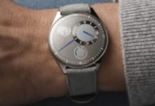 Introducing – Ressence Unveils the Type 11 Powered by its
First Proprietary Movement