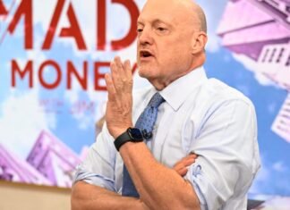 Jim Cramer says the AI boom has ‘the power to keep the country’s economy humming’
