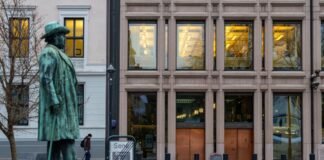 Norges Bank Faces Close Call as Riksbank Watches: Decision Guide
