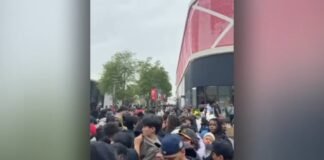 Hundreds line up at Oak Brook Center Mall for Swatch, Audemars Piguet pocket watch, causing closure