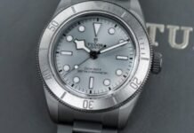 Hands-on – The New Tudor Black Bay Ceramic on Full Ceramic
Bracelet